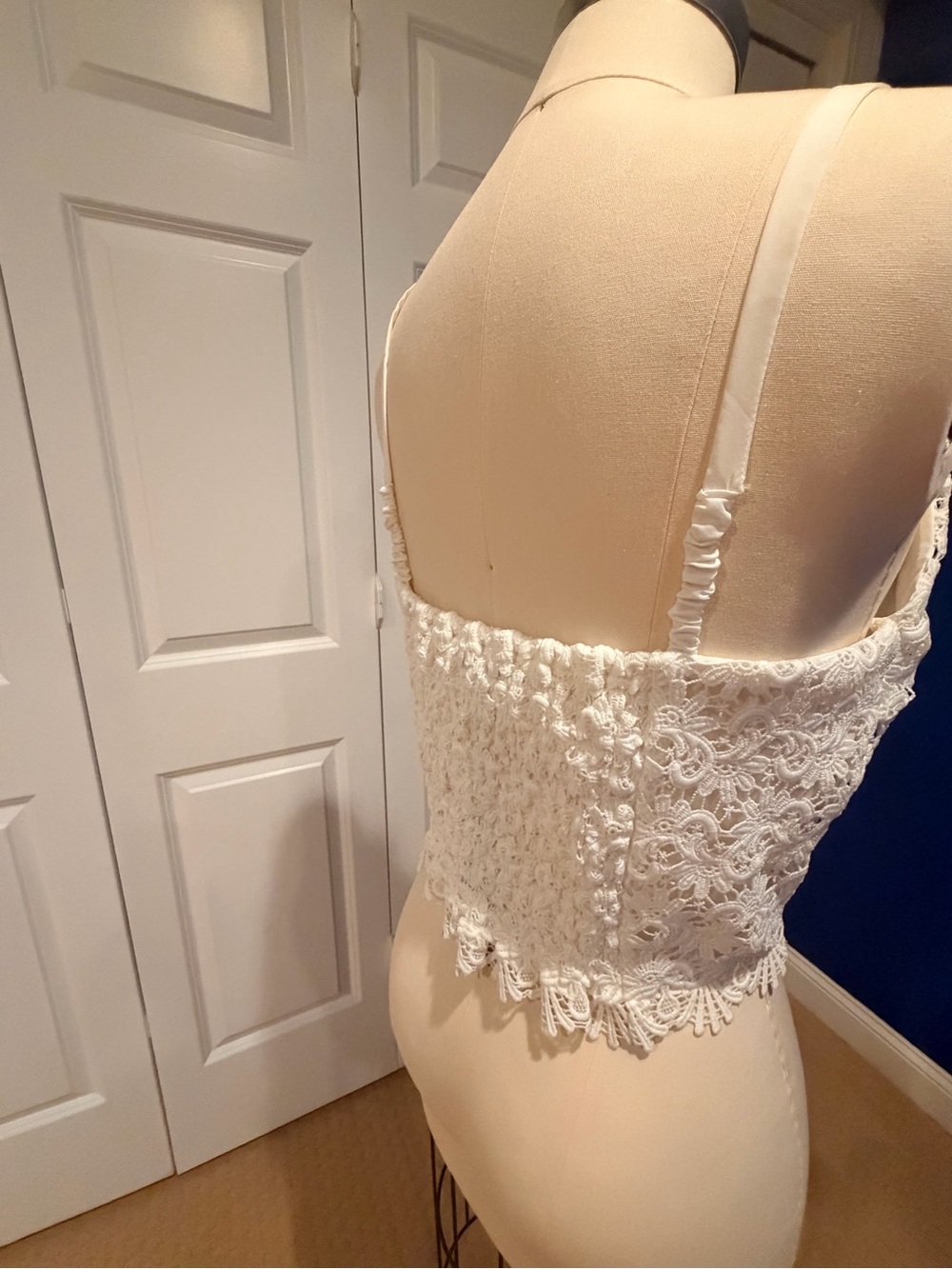 Lucy Paris White Lace V-Neck Cropped Camisole - Picture 5 of 6